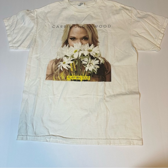 Carrie Underwood Play On Tour 2010 Concert T-Shirt - Picture 1 of 6